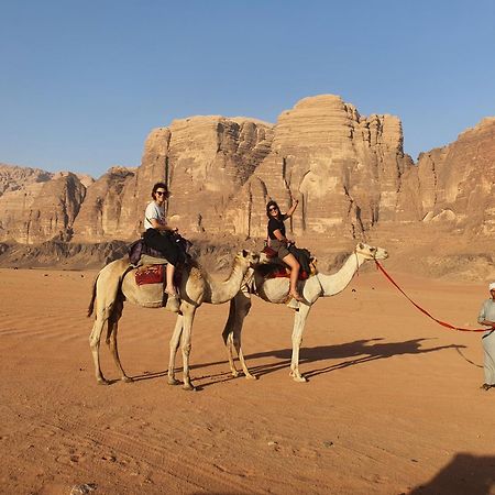 ホテル Bedouin Family Camp ワディ ・ラム エクステリア 写真