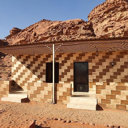 ホテル Bedouin Family Camp ワディ ・ラム エクステリア 写真