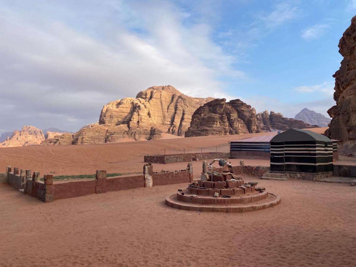 ホテル Bedouin Family Camp ワディ ・ラム エクステリア 写真