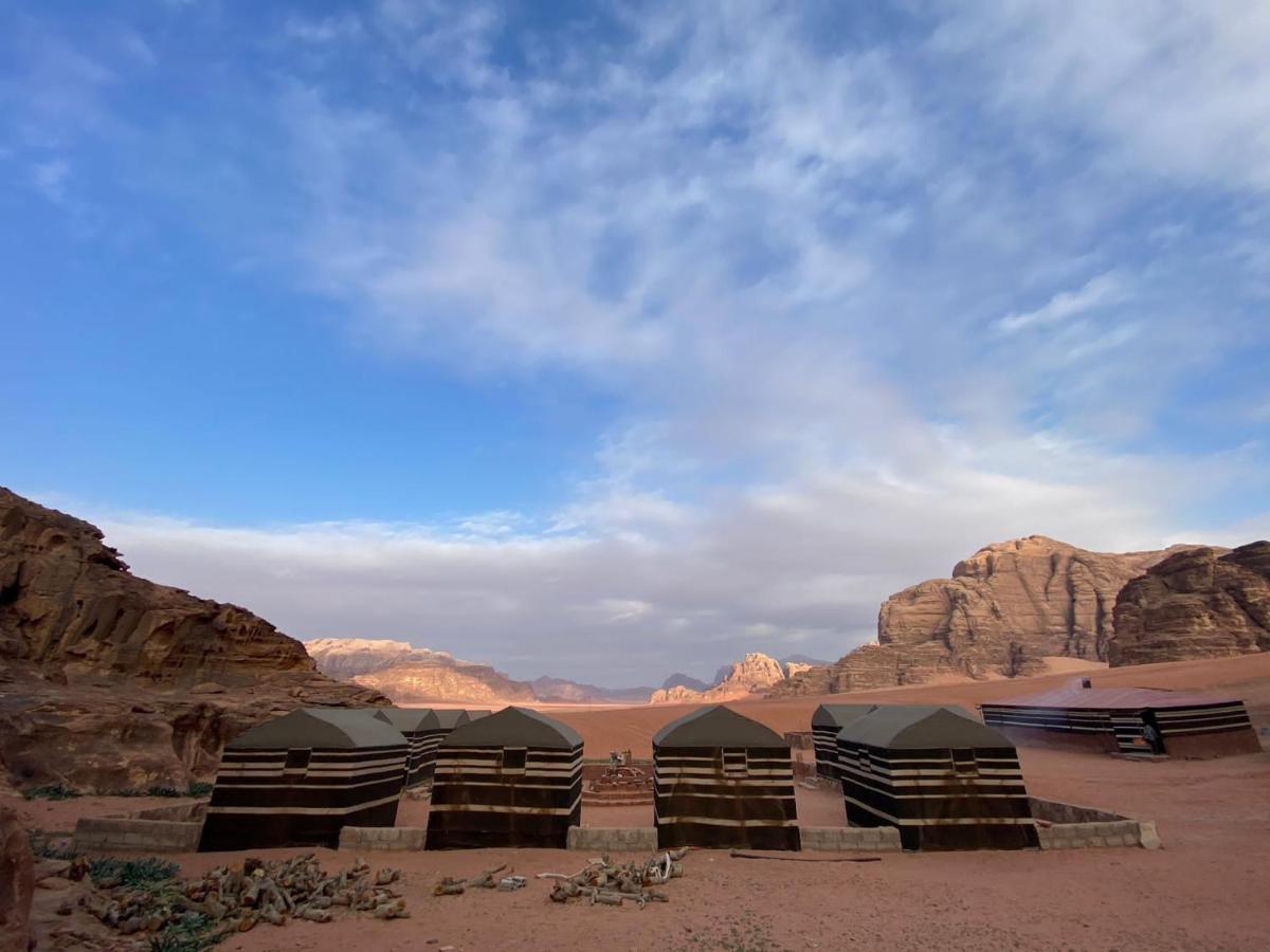 ホテル Bedouin Family Camp ワディ ・ラム エクステリア 写真