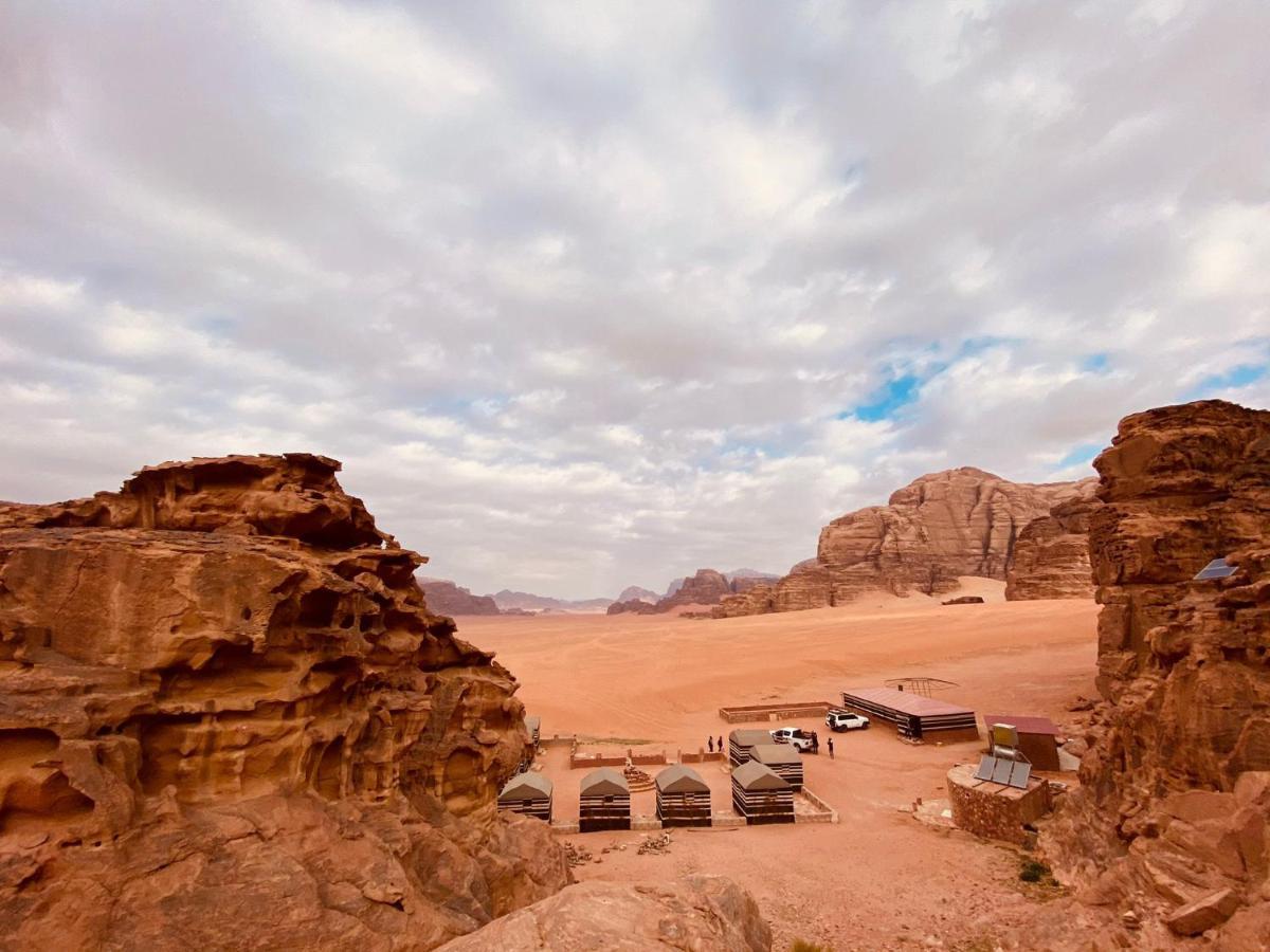 ホテル Bedouin Family Camp ワディ ・ラム エクステリア 写真