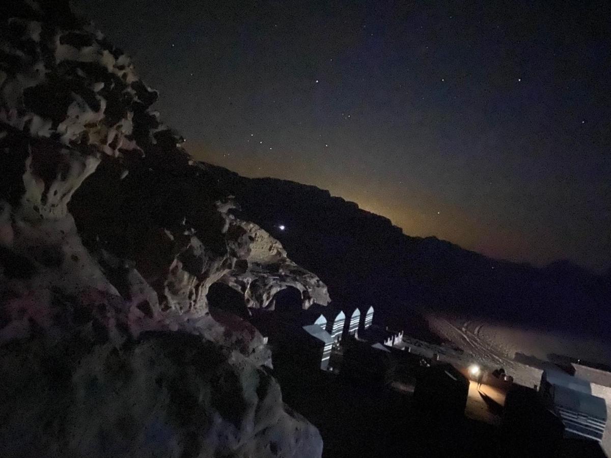 ホテル Bedouin Family Camp ワディ ・ラム エクステリア 写真