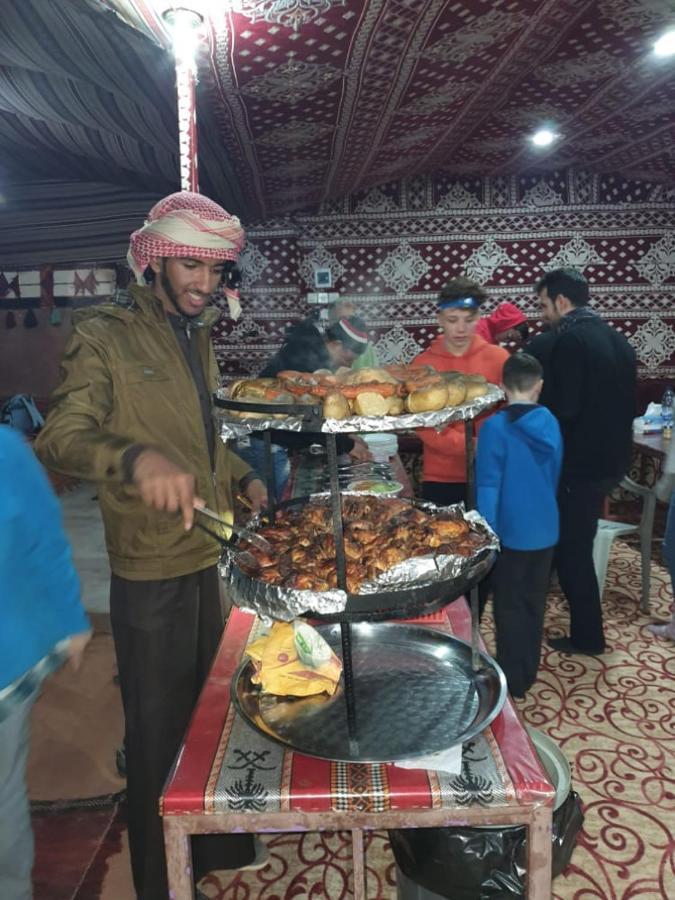 ホテル Bedouin Family Camp ワディ ・ラム エクステリア 写真