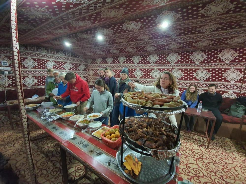 ホテル Bedouin Family Camp ワディ ・ラム エクステリア 写真