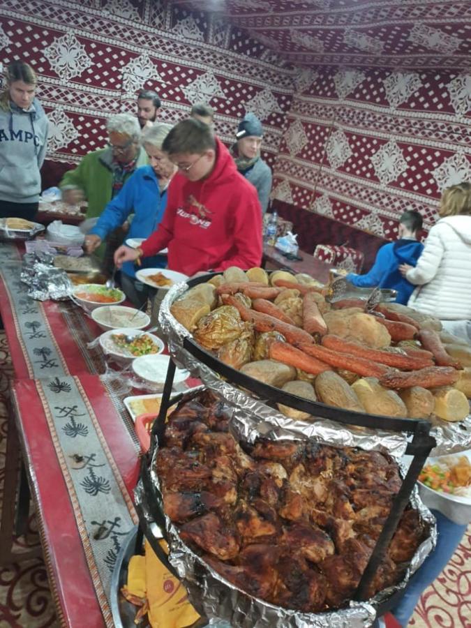ホテル Bedouin Family Camp ワディ ・ラム エクステリア 写真