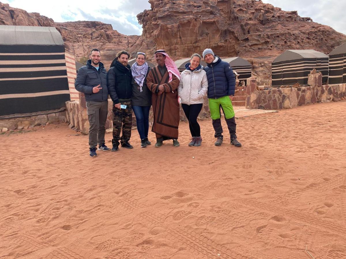 ホテル Bedouin Family Camp ワディ ・ラム エクステリア 写真