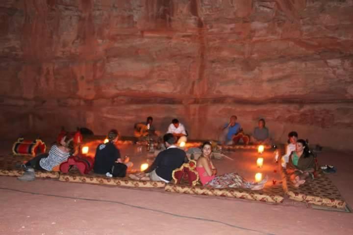 ホテル Bedouin Family Camp ワディ ・ラム エクステリア 写真