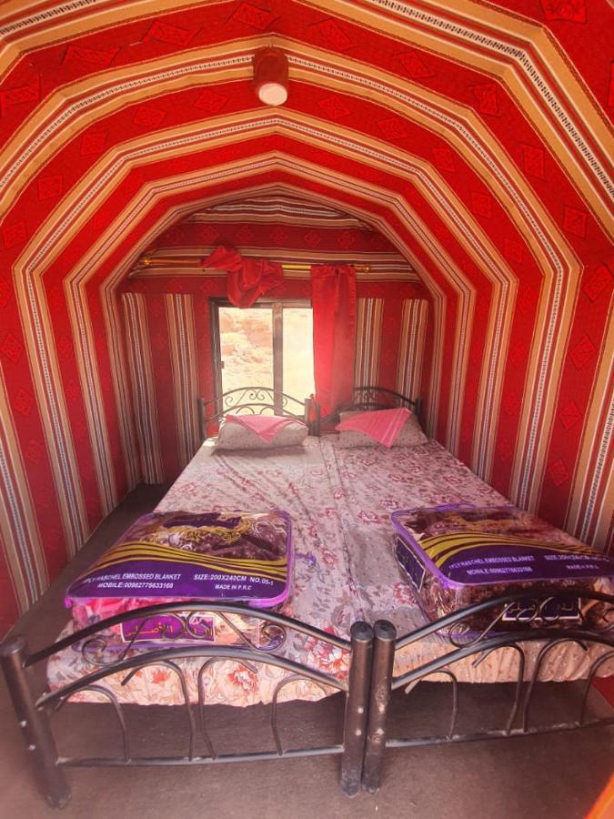ホテル Bedouin Family Camp ワディ ・ラム エクステリア 写真