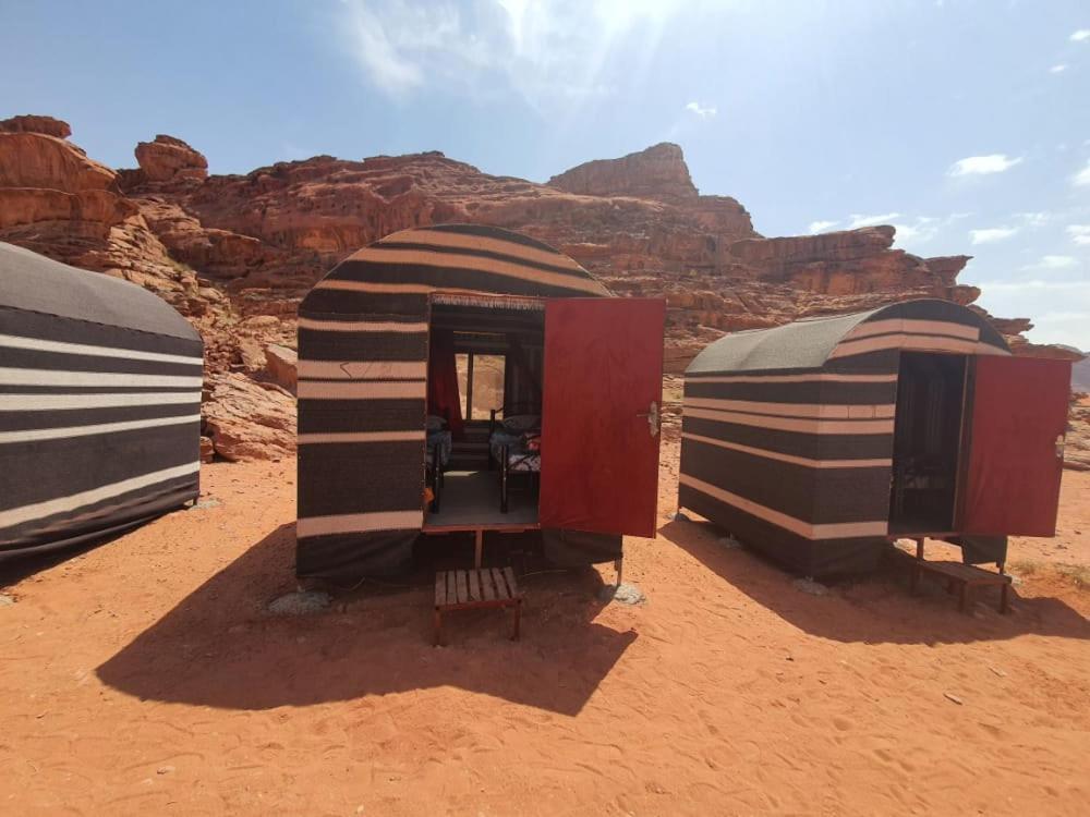 ホテル Bedouin Family Camp ワディ ・ラム エクステリア 写真
