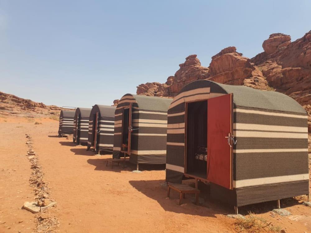 ホテル Bedouin Family Camp ワディ ・ラム エクステリア 写真