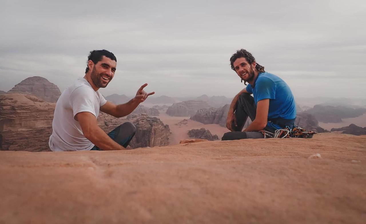 ホテル Bedouin Family Camp ワディ ・ラム エクステリア 写真