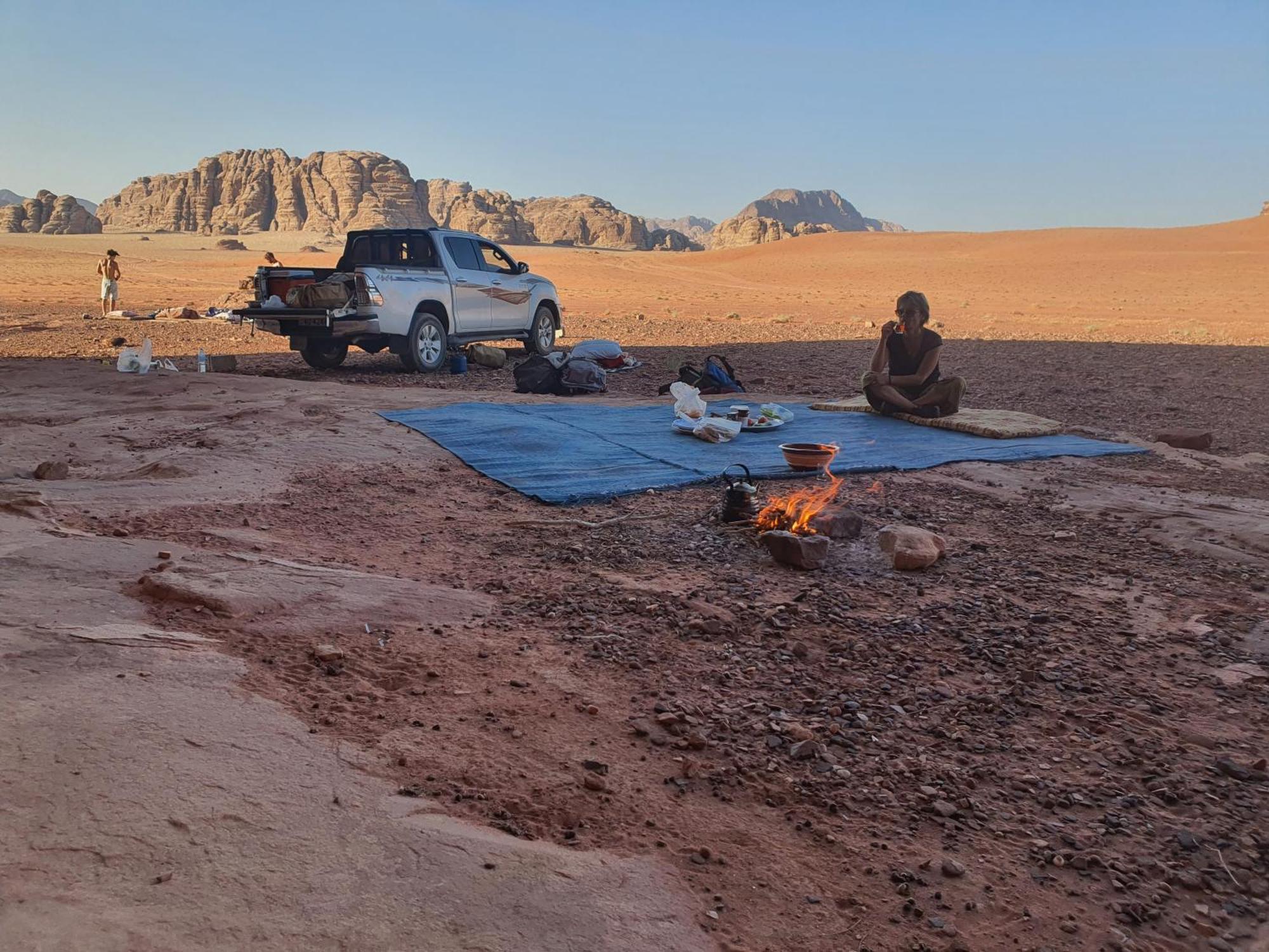 ホテル Bedouin Family Camp ワディ ・ラム エクステリア 写真