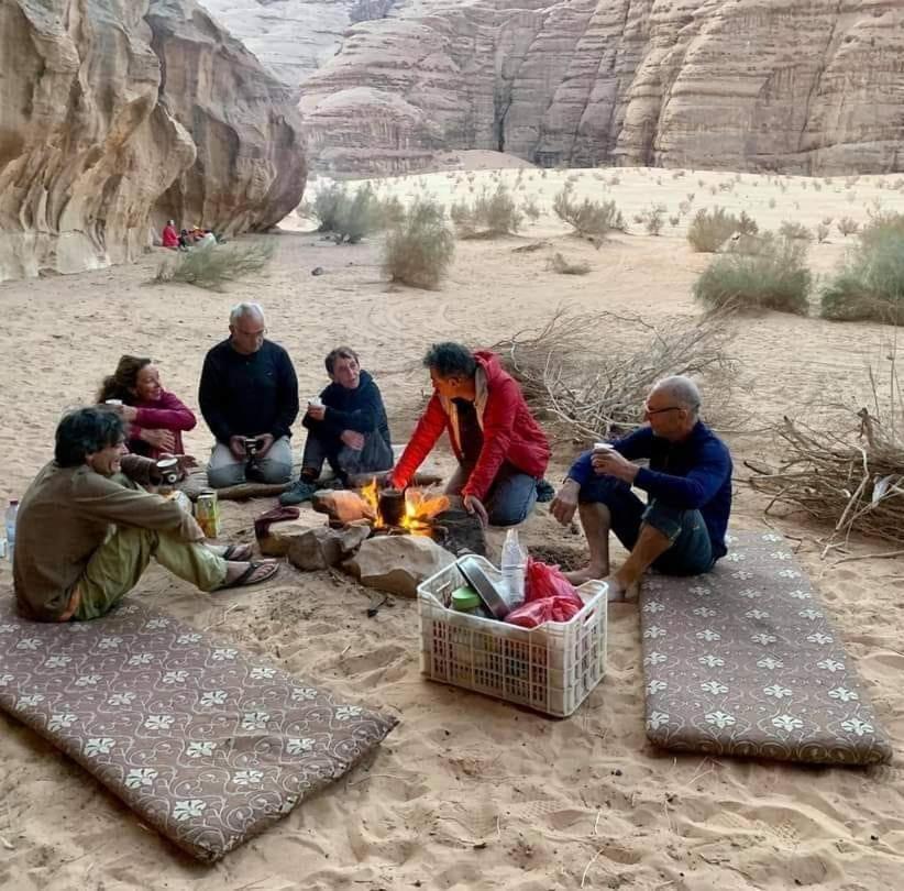 ホテル Bedouin Family Camp ワディ ・ラム エクステリア 写真