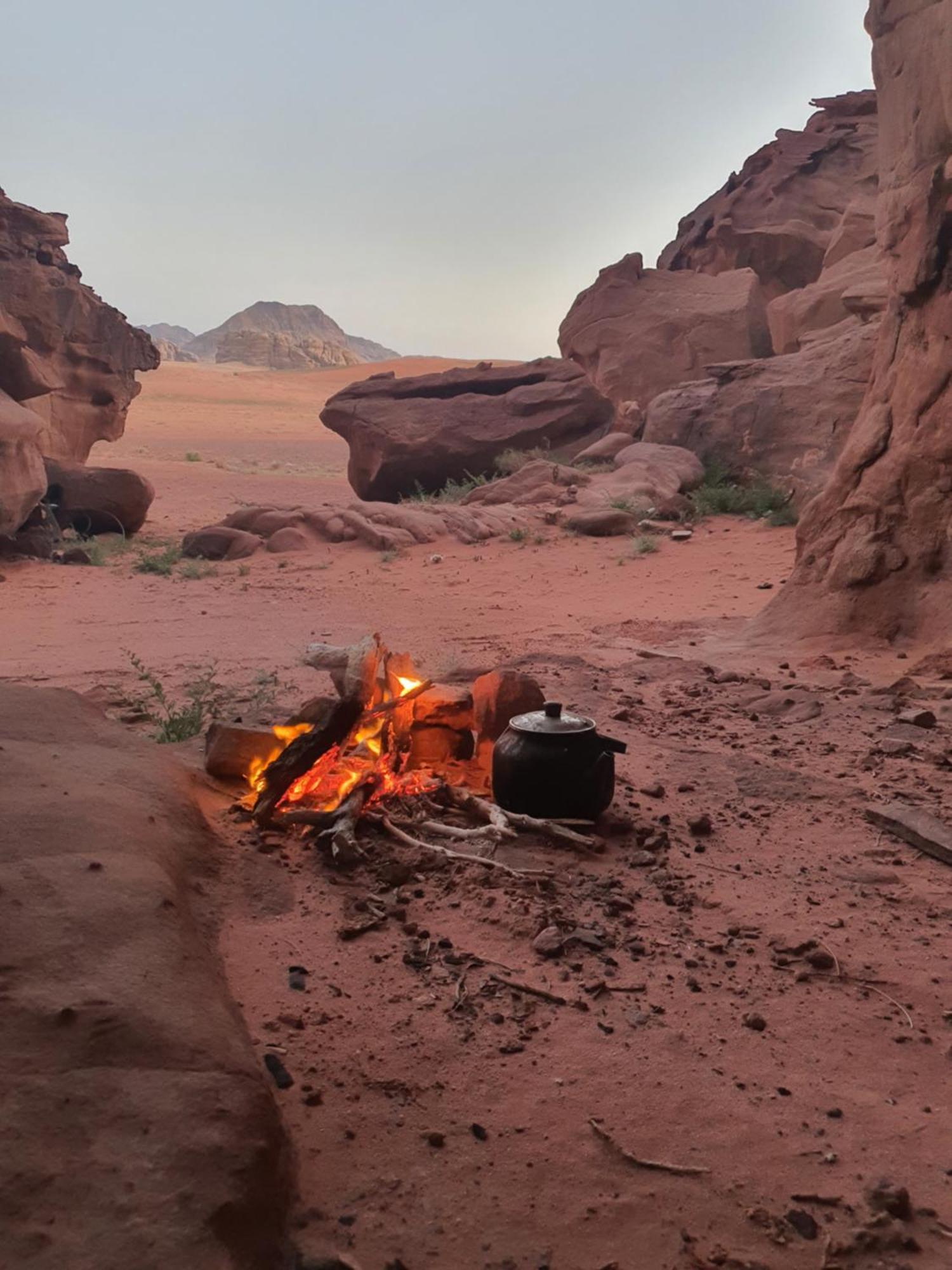 ホテル Bedouin Family Camp ワディ ・ラム エクステリア 写真
