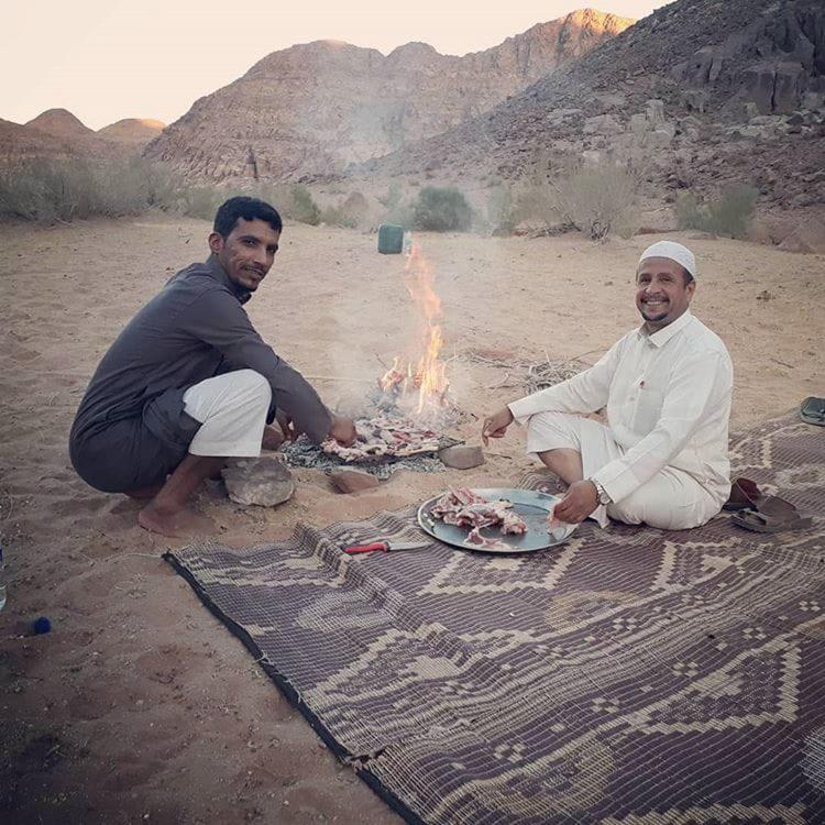 ホテル Bedouin Family Camp ワディ ・ラム エクステリア 写真